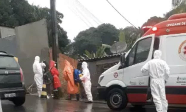 Urgente casa desaba e criança morre soterrada durante forte chuva em