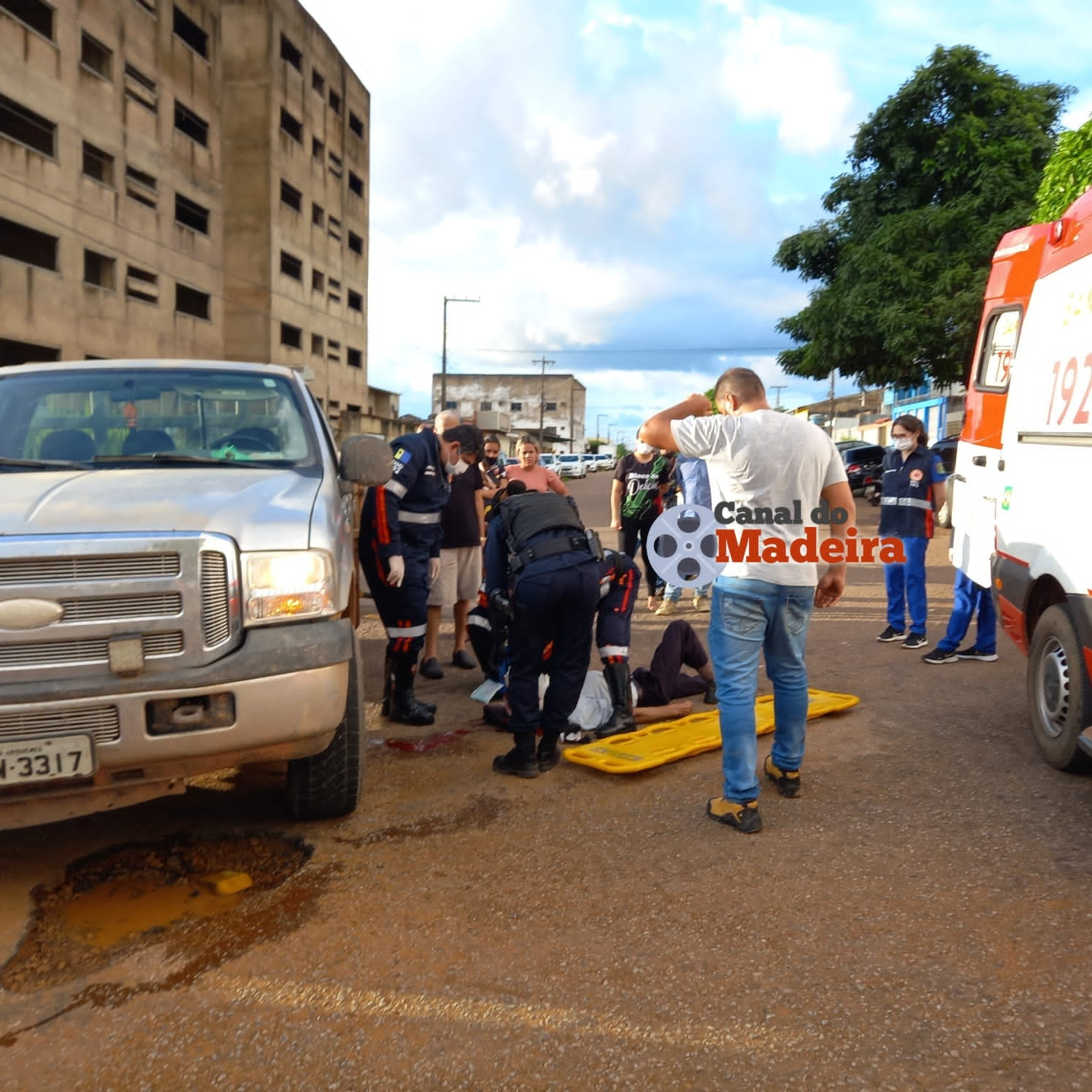 Ciclista fica grave lesão na cabeça após bater em automóvel Canal